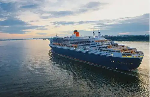 恐怖3500人豪华游轮突撞冰山游客吓疯泰坦尼克号惨剧重演
