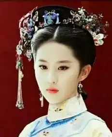 刘亦菲为什么从不拍清宫戏看到她的旗头造型,网友疯狂截图
