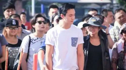 古剑奇谭开机旧照流出,李易峰怎么可以那么嫩
