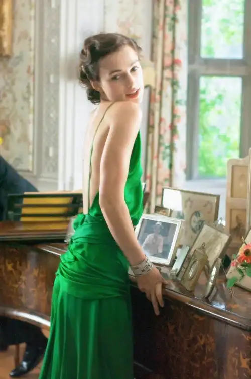 傲慢与偏见女主凯拉奈特莉感染新冠英伦玫瑰为何如此动人
