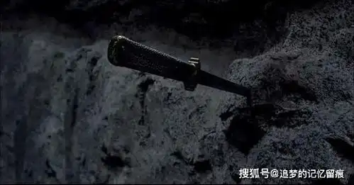 盗墓笔记张家古楼张瑞桐的随葬品,除了黑金古刀还有两样是什么
