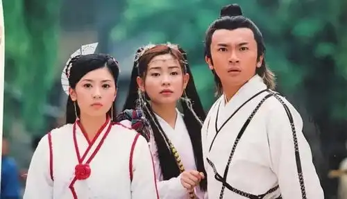 倚天屠龙记演员重聚,高圆圆嫩了,我却被小昭惊艳了
