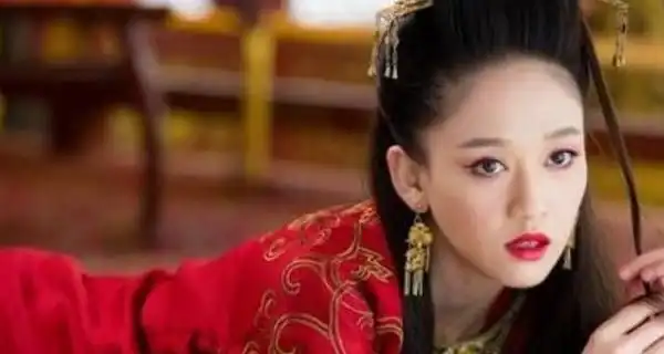 八位古装女星的红衣造型,每一位都很美艳,你最喜欢哪位
