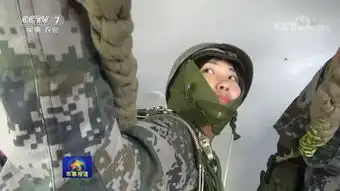 终于像个特种兵了我军特战部队医疗女兵跳伞后感慨万千
