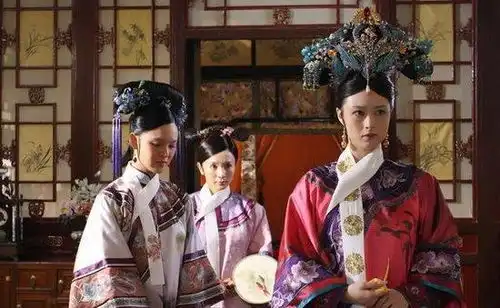 甄嬛传华妃失宠后为什么后宫之中无人敢为难她