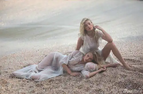 组图维密天使薄纱遮美胸沙滩拍大片极致诱惑