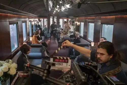 开局被砍12刀,躺着演完所有剧情