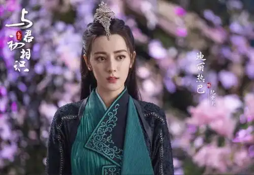 与君初相识海报流出,任嘉伦帅气,热巴美到极致
