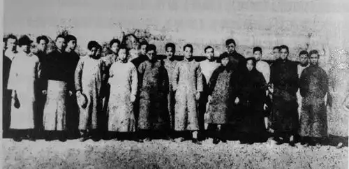 踏寻北京红色印记北大红楼创造的第一