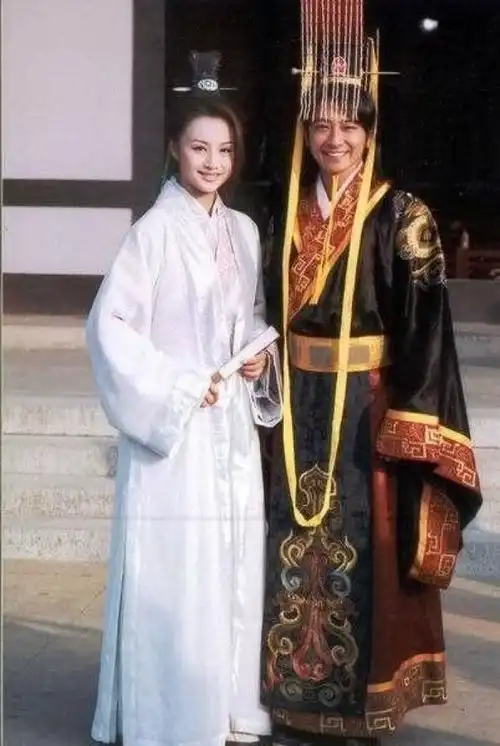 还记得乌龙闯情关这部剧吗曹颖一出场就把观众惊艳到了