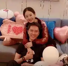 双喜临门赵丽颖生日晒结婚照宣布和冯绍峰正式结为夫妻
