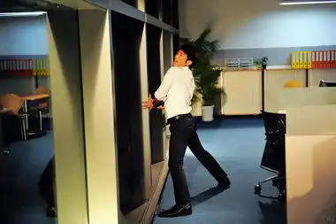 古天乐单身男女献午夜钢管秀