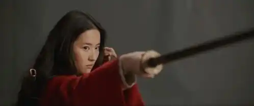 刘亦菲花木兰试妆花絮曝光男装英气女装娇柔
