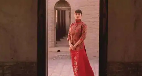 巩俐为什么成巩皇看到这个刷屏的背影就懂了