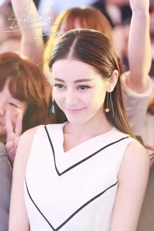 女神热巴离开修图打光,私下也有这么丑的时候