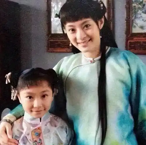 哪有什么一碗水端平,连基因都是偏心的,看看这些明星的兄弟姐妹