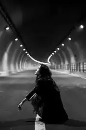 韩寒否认与王珞丹幽会这种炒作很低级