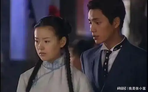 金粉世家冷清秋带着儿子嫁给了一个普通人,没有和金燕西复婚
