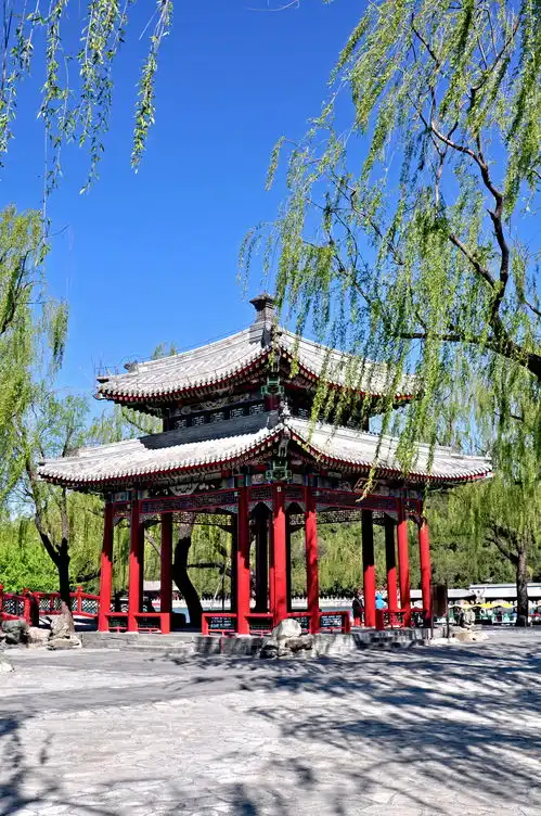 皇家园林颐和园三十七知春亭