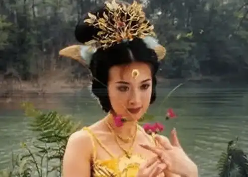 孔雀公主金巧巧,因长相不演农村人,网友用一张照片狂打脸
