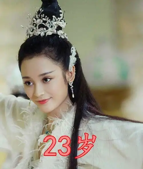 有种对比叫香蜜演员年龄,邓伦,杨紫同龄,看到罗云熙大器晚成剧中
