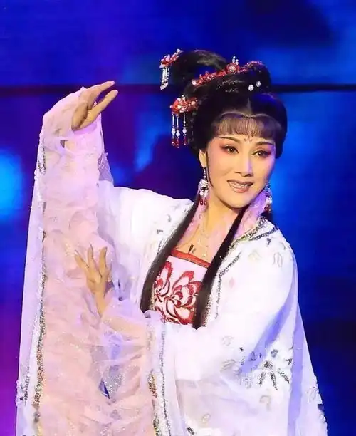 李云霄水袖好绝水袖公主李云霄越剧吕派中的翘楚,真的很优秀,未来可期
