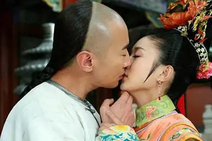 赵丽颖与男明星旧照曝光,这些细节让冯绍峰不再淡定
