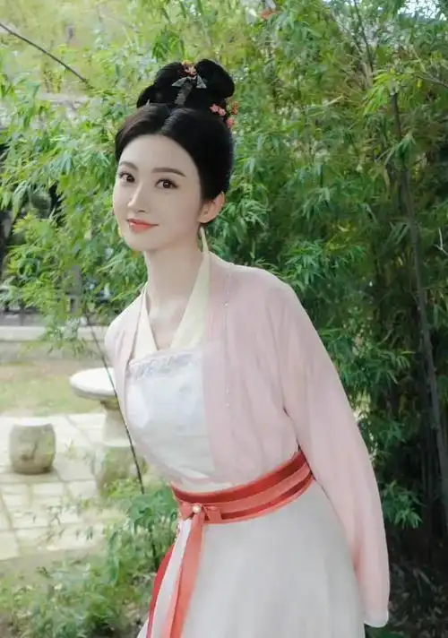 景甜的古装太美了不愧是人间富贵之花,美不胜收
