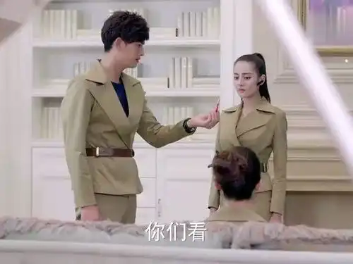 麻辣变形计雇主被人跟踪恐吓,女保镖想了解实情,他却不愿说
