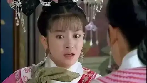 新还珠皇上为了美人怒掴小燕子,一气之下收拾行李,要出宫去