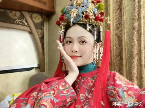 29岁女星白鹿剧照曝光红衣古装造型唯美可爱,感情如一张白纸
