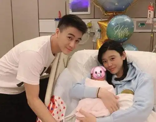 二胎想生女儿包文婧来何猷君家做客,奚梦瑶全程话题不离饺子
