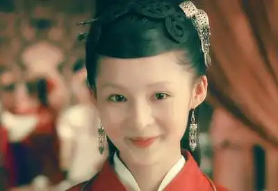 李沁素颜无修照片,皮肤状态很好,没有痘痘并且也看不到毛孔
