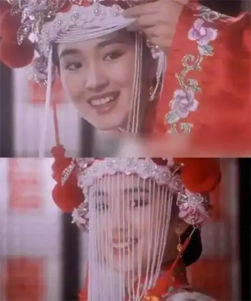 女星凤冠流苏遮面,巩俐一笑倾城,张含韵造型最特别
