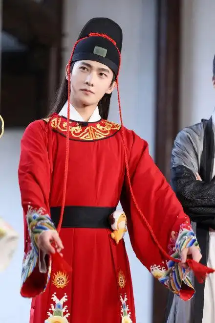 杨洋红衣古装梦回红楼梦,这也太帅了吧和以前没什么区别贾宝玉展昭造型
