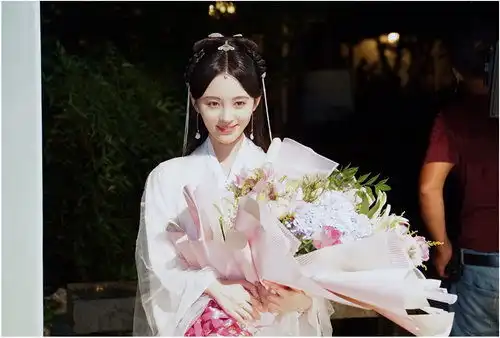 鞠婧祎雨夜杀青新曲叹云兮全网上线