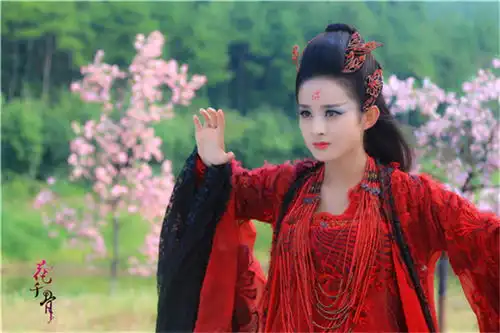 电视剧花千骨的珠宝造型,蒋欣pk赵丽颖,你喜欢哪款
