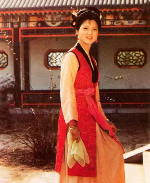 古代的通房丫鬟,和小妾有啥不一样看看红楼梦中的平儿
