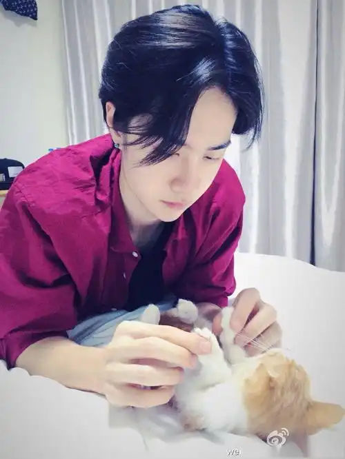 甜甜的那年今日结束首部作品拍摄飞回长沙陪你到世界之巅首播