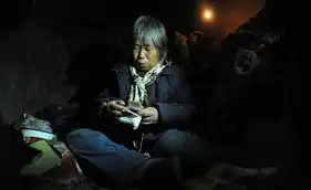 揭秘蜗居北京井下人群省下不到100元房租
