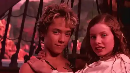 小飞侠彼得潘彼得英雄救美,一群海贼还斗不过一个孩子