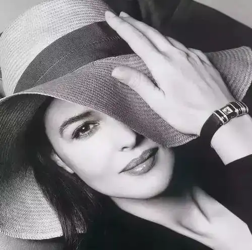 她是充满女人味的尤物,是西西里的美丽传说
