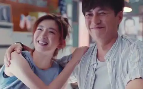 靳东已成大妈们心中的国民情人盘点影视剧中靳东的男神形象
