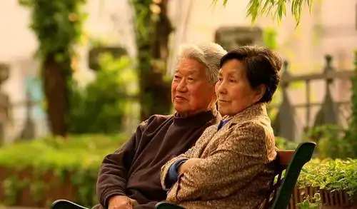 你拎包入住,好意思提要求大叔再婚57岁保姆,直言被当猴耍
