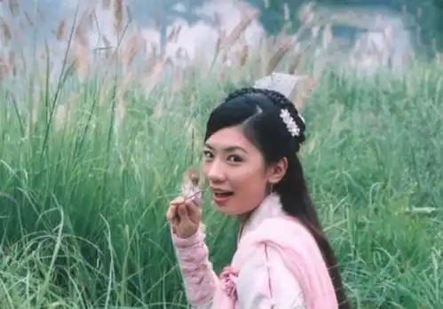 倚天屠龙记十年前vs十年后,看到殷离后,网友惊艳了时光