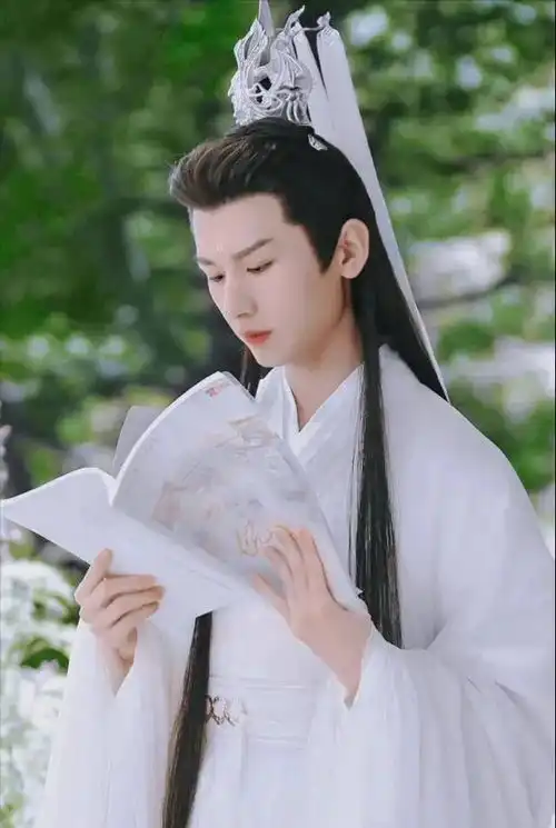 沉香如屑成毅一人分饰3角,3种不同恋爱观,疯批渣爹最带感
