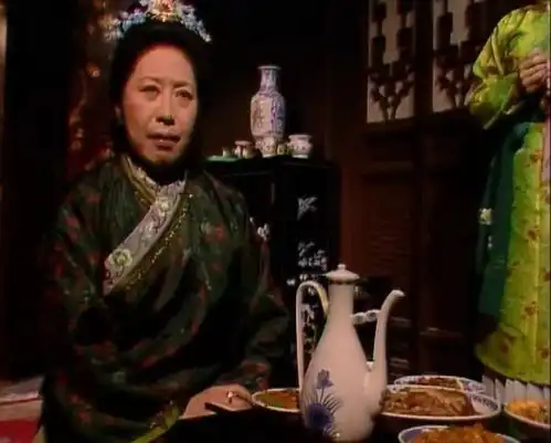 贾琏的奶母,为什么脂砚斋批文忠公之嬷呢
