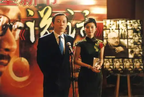 抛开电影之外的纷争,冯小刚的手机是一部怎样的作品
