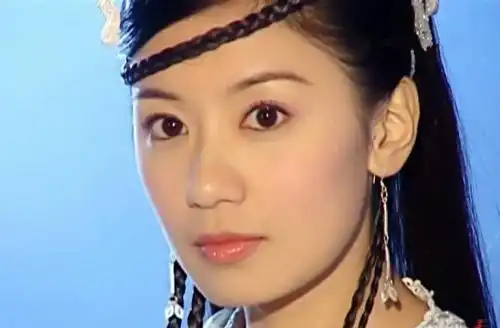 贾静雯新剧败好感,第一古装美女脸垮了,46岁就老态尽显
