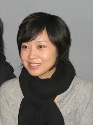 闫妮自曝欠姚晨一笔钱惨遭对方微博恶搞
